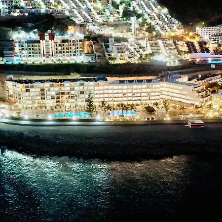 Seafront Apartment *