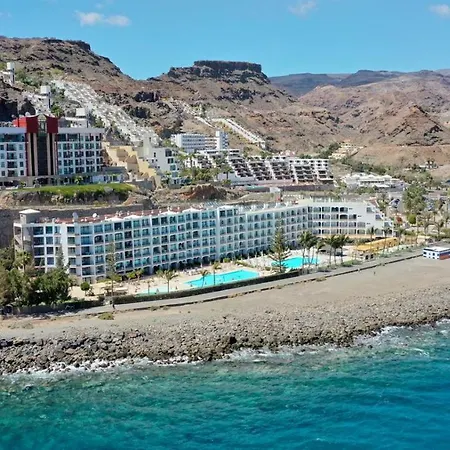 Seafront Apartment *