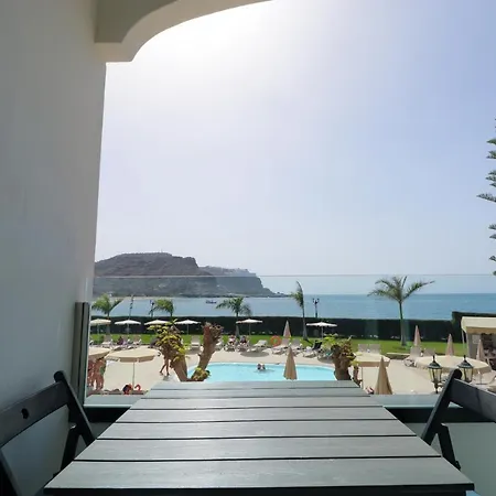 Seafront Apartment *